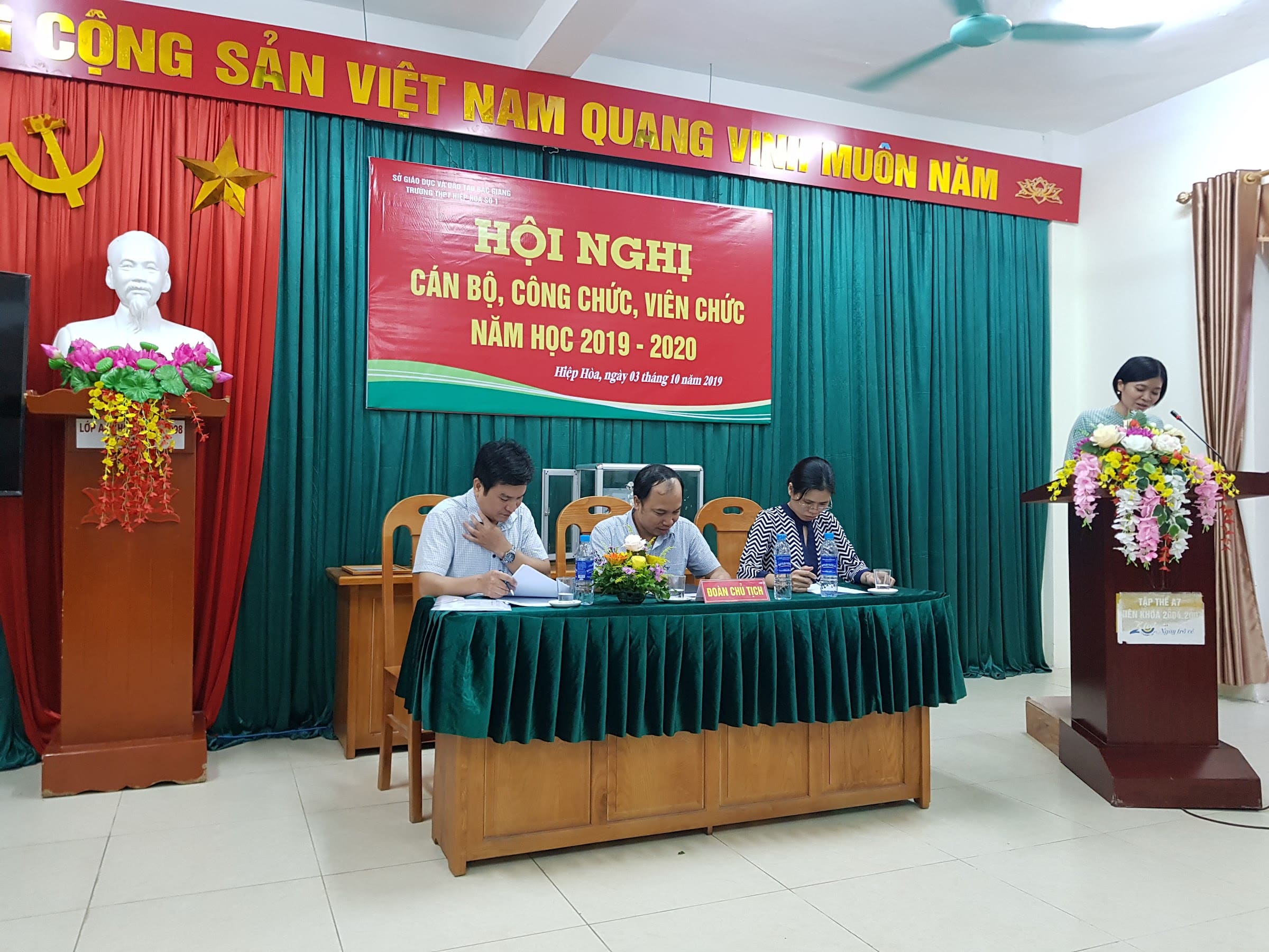 THPT Hiệp Hòa số 1 long trọng tổ chức Hội nghị CBCCVC 2019